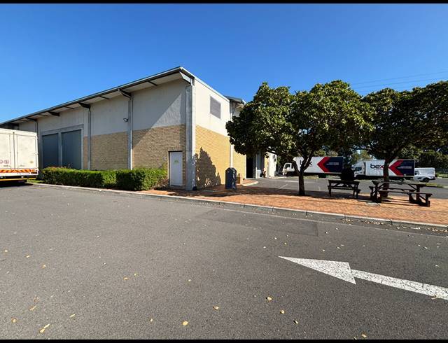 404M² WAREHOUSE TO LET IN AIRPORT INDUSTRIA